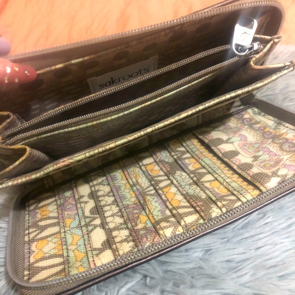 ๐ Sakroots Wallet โฎ๏ธ - Picture 3 of 3